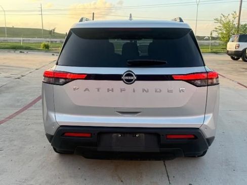 Used 2025 Nissan Pathfinder SV FWD image 7