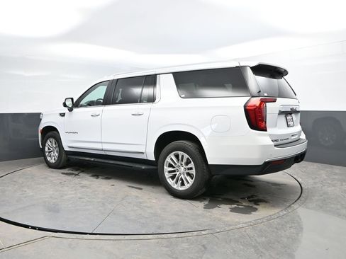 Used 2023 GMC Yukon XL SLT w/ SLT Luxury Package image 7