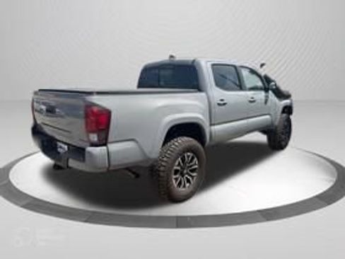 Used 2021 Toyota Tacoma TRD Off-Road AWD/4WD image 5