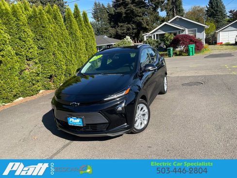 Used 2023 Chevrolet Bolt EUV LT image 2