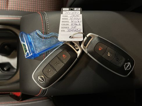 Used 2025 Nissan Kicks SR image 26