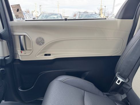 New 2026 Toyota Sienna Platinum image 26