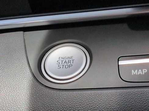 Used 2022 Hyundai Elantra Limited FWD image 30