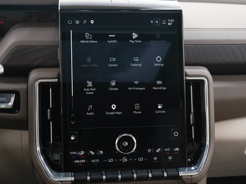 Used 2025 GMC Yukon Denali w/ Sun & Power Step Package AWD/4WD image 20
