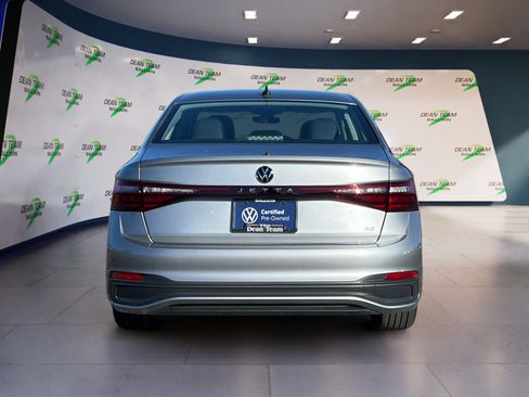 Certified 2025 Volkswagen Jetta SE w/ Sunroof Package image 6