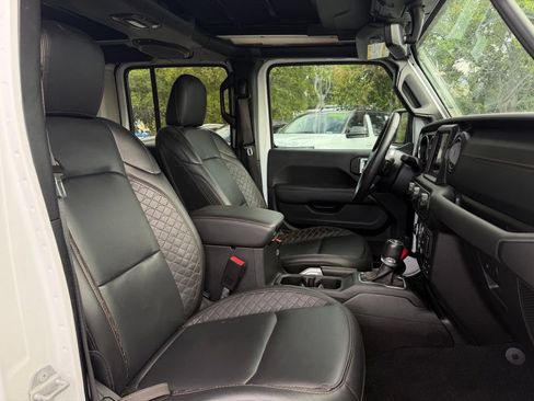 Used 2021 Jeep Wrangler Unlimited Sahara AWD/4WD image 31