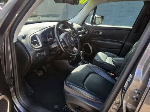 Used 2016 Jeep Renegade Limited image 10