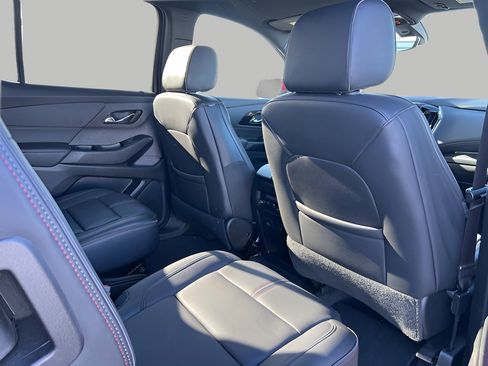 Used 2023 Chevrolet Traverse RS image 34