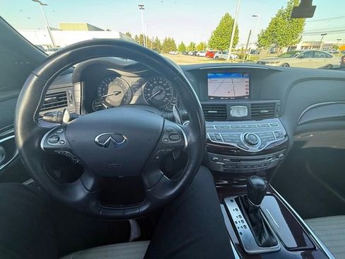 Used 2019 INFINITI Q70 Luxe w/ Sport Package AWD/4WD image 23