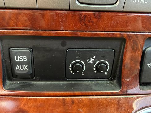Used 2012 Toyota Highlander Limited w/ Tow Pkg AWD/4WD image 40