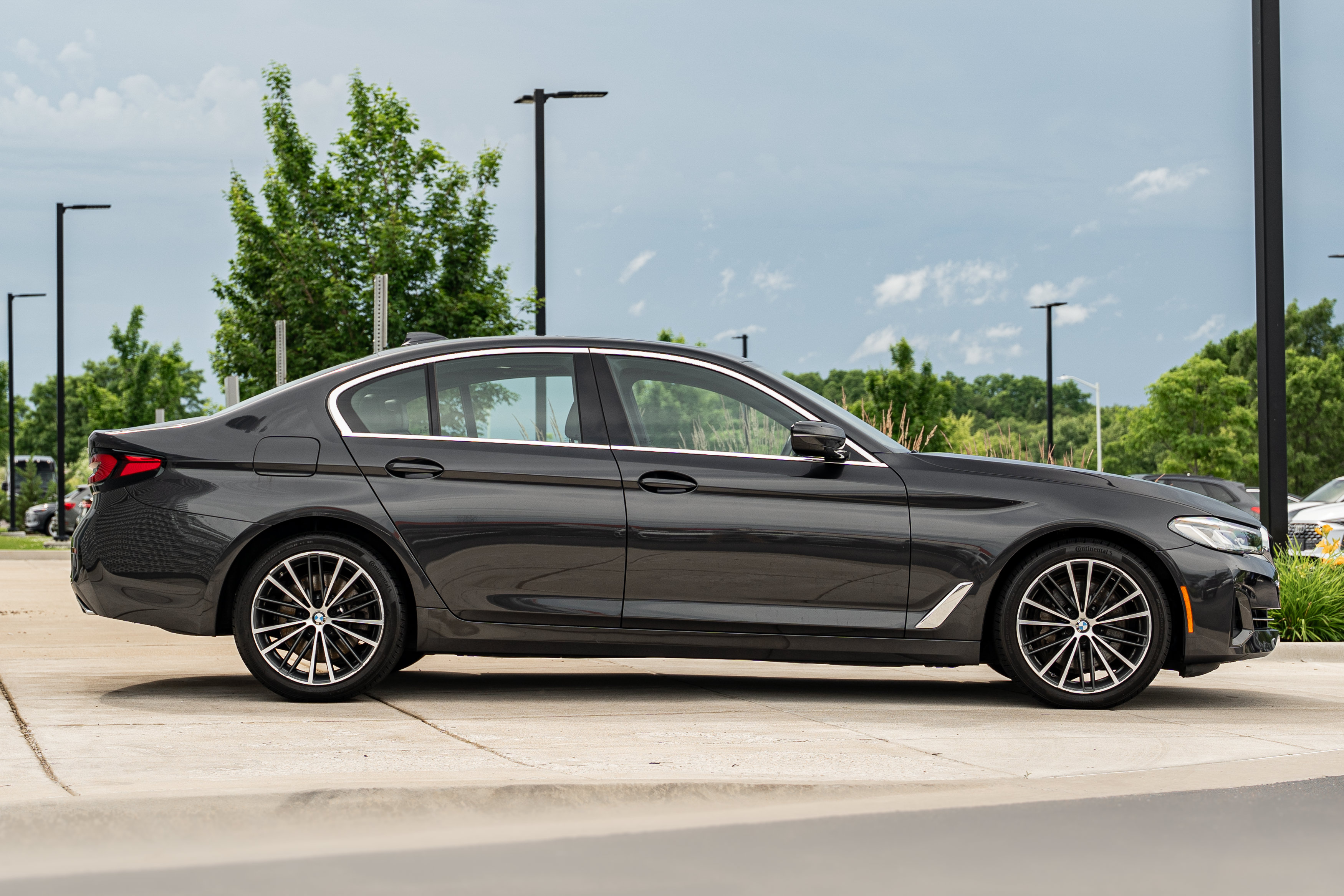 Used 2023 BMW 540i xDrive w/ Premium Package AWD/4WD image 3
