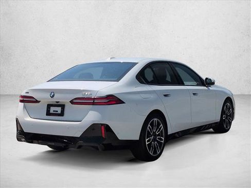 Used 2026 BMW 530i xDrive AWD/4WD image 5