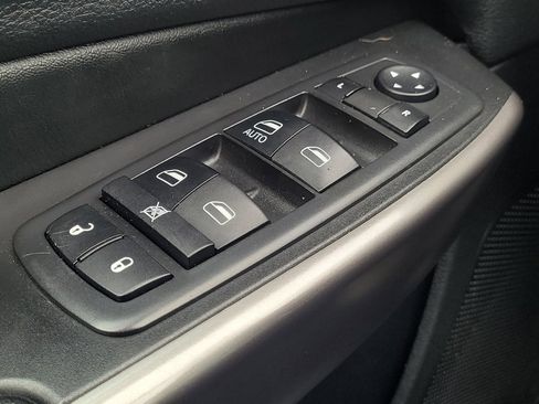 Used 2019 Jeep Cherokee Latitude w/ Popular Appearance Group FWD image 27