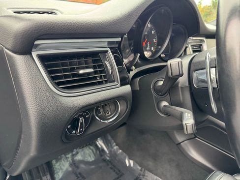 Used 2018 Porsche Macan image 29