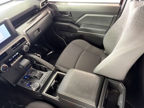 Used 2025 Toyota Tacoma SR5 AWD/4WD image 20