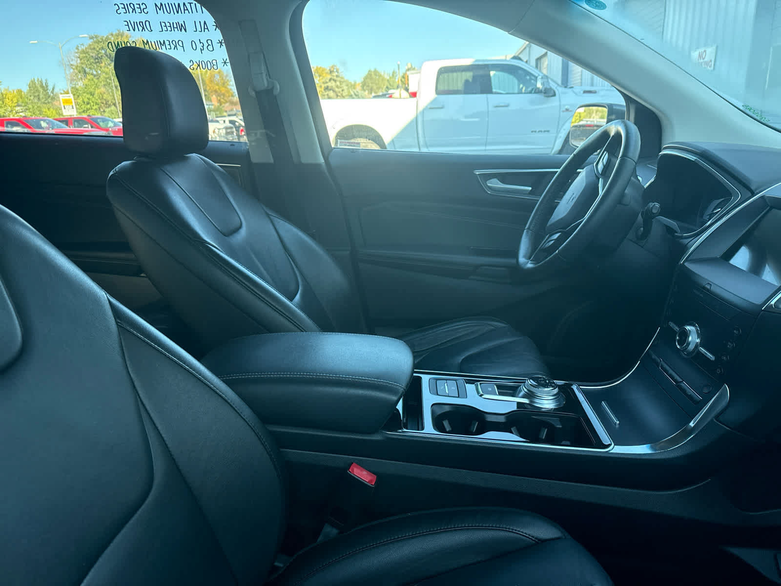 Used 2020 Ford Edge Titanium AWD/4WD image 4