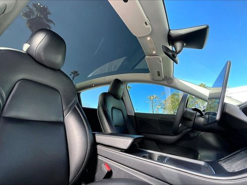 Used 2021 Tesla Model Y Performance image 21