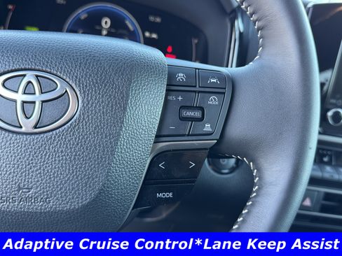 Used 2025 Toyota Camry SE w/ Convenience Package image 5