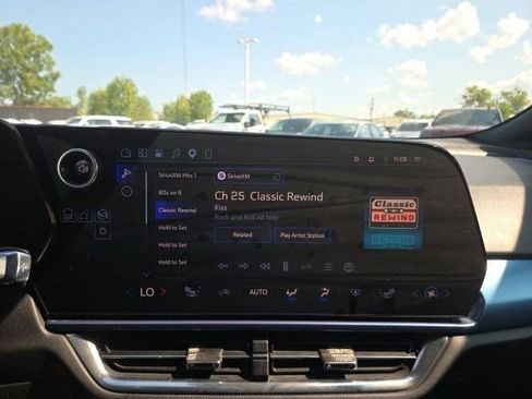 Used 2025 Chevrolet Equinox EV LT w/ Convenience Package FWD image 29