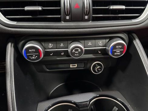 Used 2022 Alfa Romeo Giulia Veloce image 22