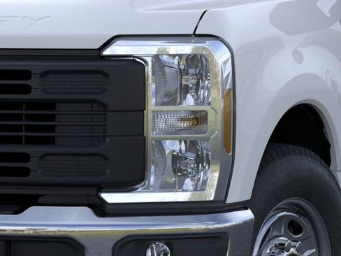 New 2026 Ford F250 XL w/ XL Chrome Package RWD image 20