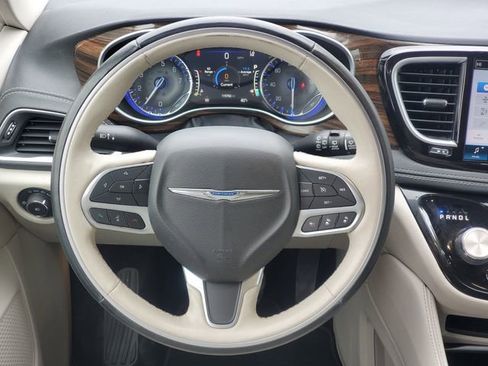 Used 2021 Chrysler Pacifica Limited AWD/4WD image 35