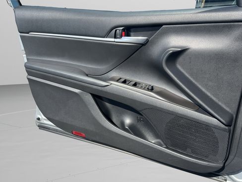 Used 2022 Toyota Camry LE image 27