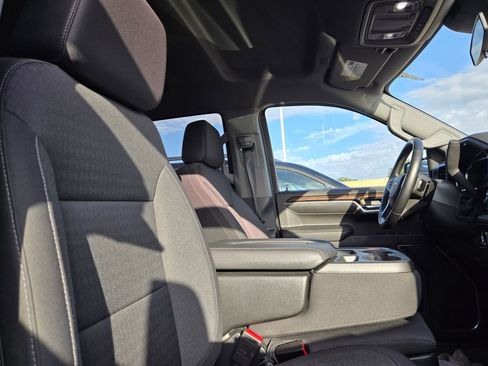 Used 2023 Chevrolet Silverado 1500 LT AWD/4WD image 8