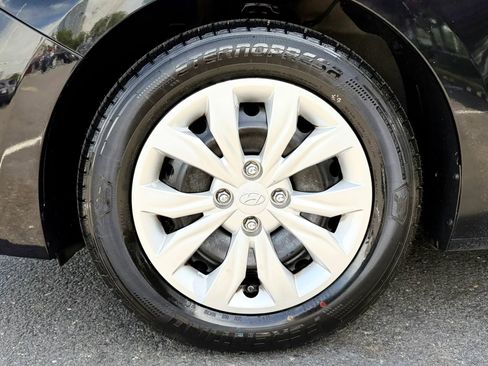 Used 2019 Hyundai Accent SE FWD image 44
