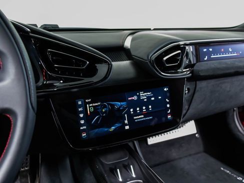 Certified 2025 Ferrari 12Cilindri RWD image 40