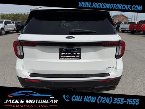 Used 2025 Ford Explorer ST-Line w/ ST-Line Street Pack AWD/4WD image 7