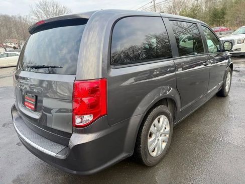 Used 2018 Dodge Grand Caravan SE w/ UConnect Hands-Free Group image 8