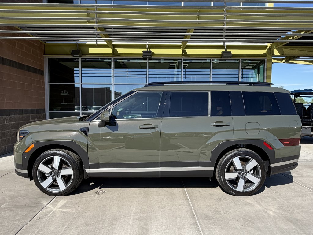 Used 2025 Hyundai Santa Fe Limited FWD image 7