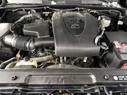 Used 2018 Toyota Tacoma SR5 image 10