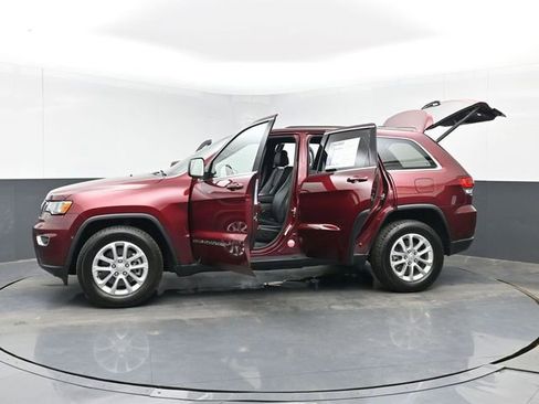 Used 2022 Jeep Grand Cherokee Laredo X image 38
