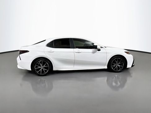 Used 2022 Toyota Camry SE w/ Audio Upgrade Package FWD image 3