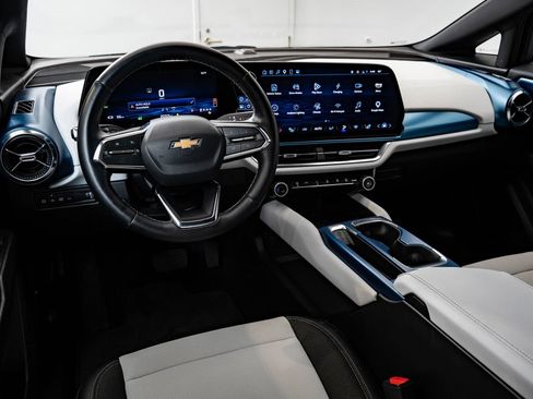Used 2025 Chevrolet Equinox EV LT w/ Convenience Package FWD image 4