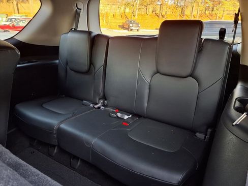 Used 2024 Nissan Armada SV image 10