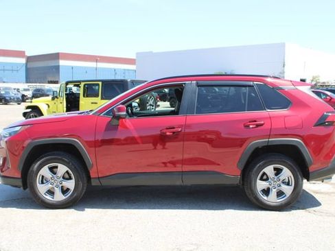 Used 2022 Toyota RAV4 XLE FWD image 7