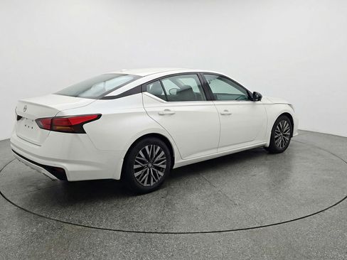 Used 2025 Nissan Altima 2.5 SV FWD image 9