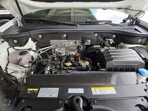 Used 2024 Volkswagen Atlas Cross Sport SE image 31