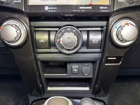 Certified 2024 Toyota 4Runner TRD Off-Road Premium w/ Moonroof Package AWD/4WD image 38