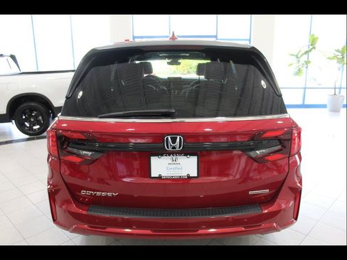 Certified 2025 Honda Odyssey Touring image 6