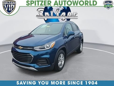 Used 2020 Chevrolet Trax LT w/ LT Convenience Package FWD image 3
