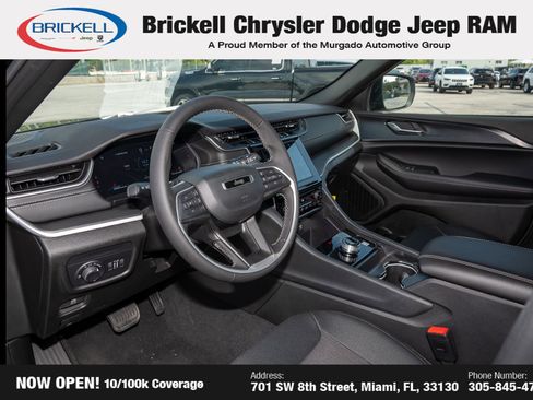 Used 2025 Jeep Grand Cherokee Laredo AWD/4WD image 14