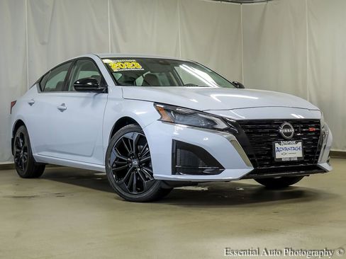 Used 2023 Nissan Altima 2.5 SR AWD/4WD image 2