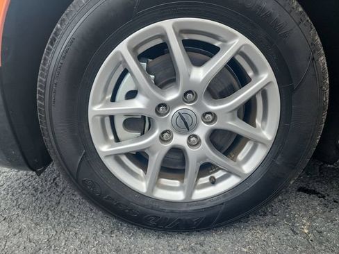Used 2025 Chrysler Pacifica Select FWD image 25