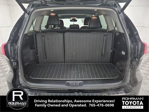 Used 2017 Toyota Highlander XLE image 25