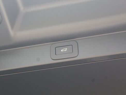 New 2025 Land Rover Range Rover Long Wheelbase SE image 13