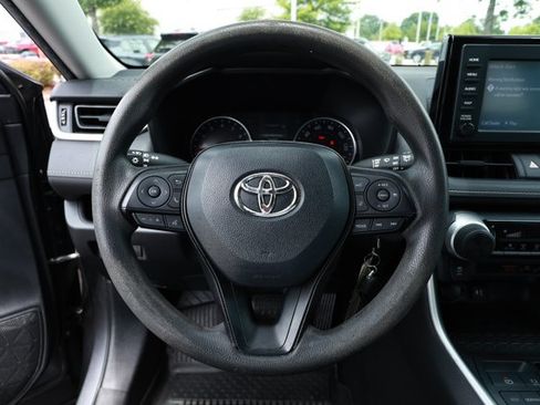 Used 2019 Toyota RAV4 LE FWD image 11